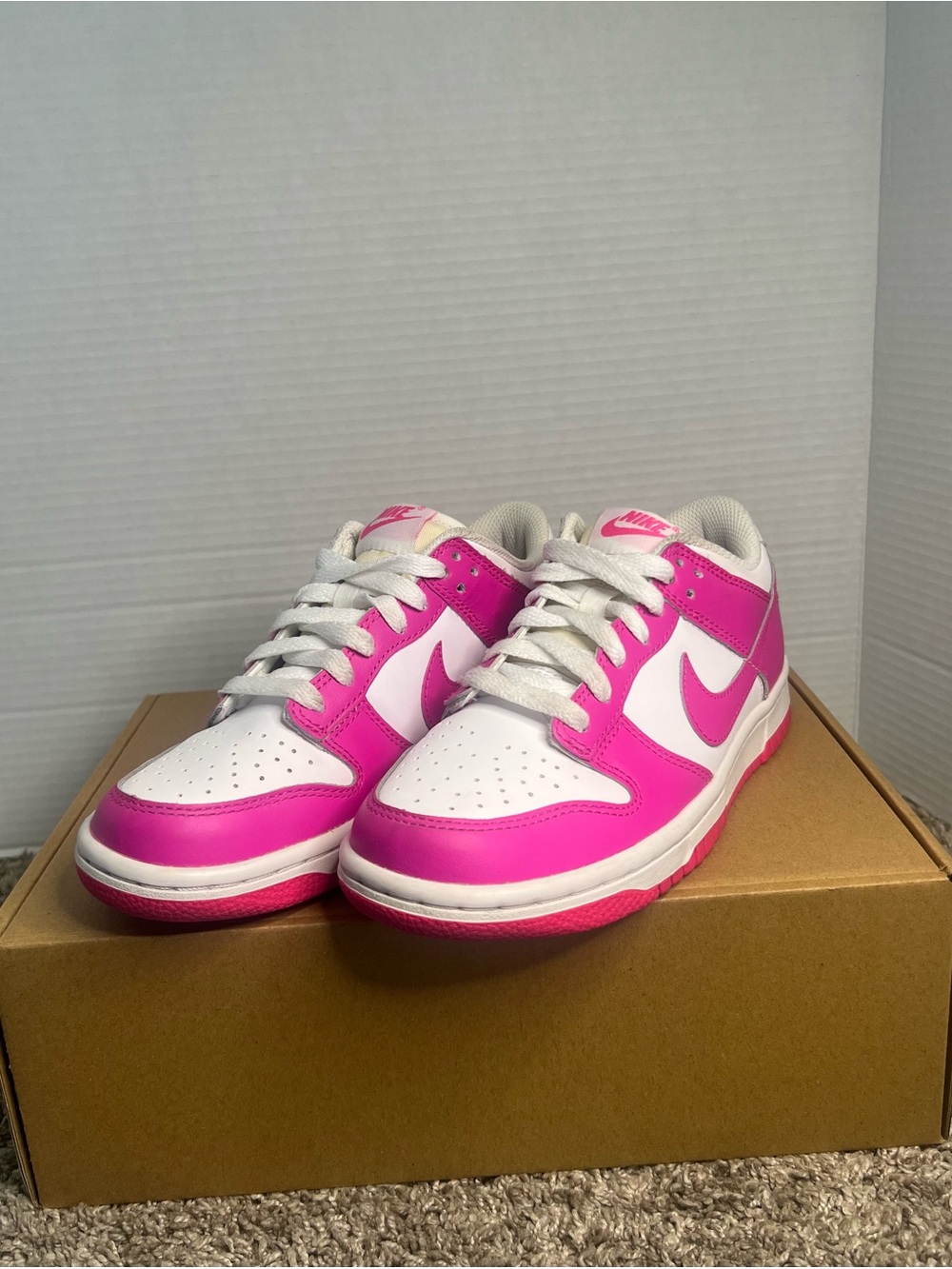 Nike Kids Low-Top Sneakers in White & Hot Pink